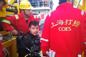 重庆坠江公交车黑匣子今天凌晨打捞出水，已发现9名遇难者图片