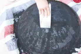 农村土灶刮下来的锅底灰，到底有哪些作用？视频封面