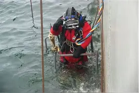 历时4天重庆公交车终于打捞出水，深水潜水救援真的有那么困难？图片