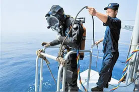 重庆失事公交车历时4天终于打捞出水，为何深水潜水救援这么难？图片