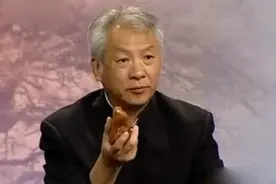 美女带“石头”鉴宝，声称花300万买到的，专家：你站稳，我报价图片