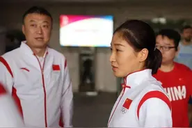 刘诗雯出征东京，丁宁没有给小枣送行，她去了哪里？图片