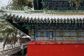 门城一夜雪，万山披银装！图片