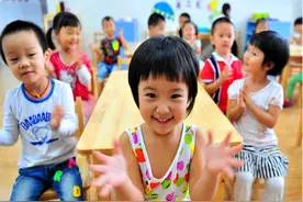 幼儿园老师发来宝宝午睡照，本以为一片祥和，眼尖的家长不淡定了图片