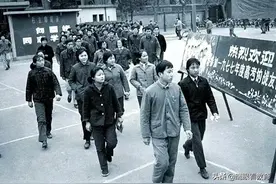 民办教师考师范分配公办，上学期间算工龄不算教龄，这批人赚了图片