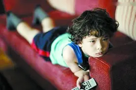 放假时，整天“出去浪”和“宅在家”的孩子，长大后的差别很明显图片