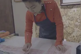 厉害了！西安女娃创作的“锦灰堆”文创丝巾，成为入选十四运特许商品中唯一的非遗产品图片