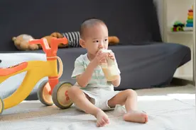 3岁孩子普遍戒了牛奶，3个误区及时更改过来，不会耽误孩子成长图片