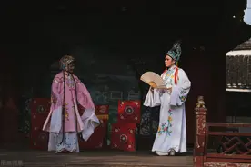 古风短篇故事：戏子多情，她被卖了二百两银子图片