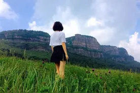 接吻时，女人为什么会“咬你”？无非是这3个原因，男人别装傻图片