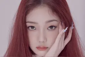 硬糖少女复古油画大片，我只注意到，张艺凡的光脚全身照图片