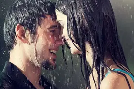 让男人真正上瘾的，是那种有“付出感”的女人图片