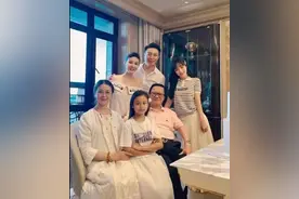 李小璐更新近况，晒出一家人团聚照，绯闻男友马智宇也在场图片