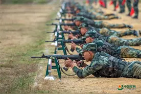 走进打靶场，直击新兵首次实弹射击考核图片