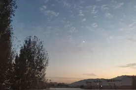 成年人的崩溃，往往都是在夜晚图片