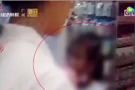 7岁女童商场偷拿玩具，亲妈报警！网友热议图片