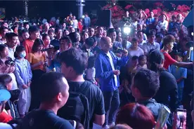 茂名电白一小伙火了！只凭一首歌，160万＋粉丝，10万＋转发图片