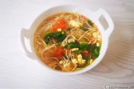 减脂早餐day155：1000ml的蔬菜鸡蛋面条，热量只有350千卡图片