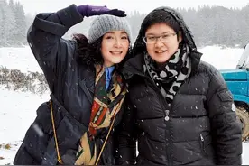 香港著名女星恬妞经历两段婚姻，女儿打扮男性化，为护母成同性恋图片