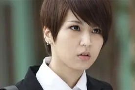 曾沛慈被拍与陌生男逛街，大方公布恋情，男方身材健壮样貌一般图片