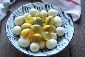 皮蛋别再买了，教你自己腌，滚一滚两天就做好，无添加吃着更安心图片