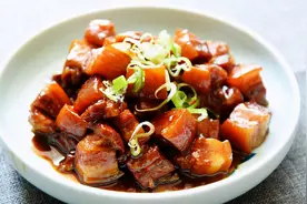 做红烧肉，有一种料不能放，会让肉发柴腥味大，牢牢记住正确用料图片