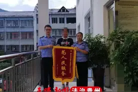 没父母没户口咋办？万山警察为6岁孤女办户口迁移图片