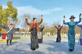 非遗锅庄舞 跳出昆明广场最炫民族风图片