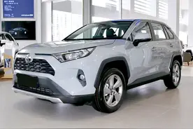 丰田RAV4荣放，7个气囊+5.9升油耗，典型的中高端SUV图片