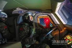 夜幕降临，直击武警某支队城市反恐演练现场图片