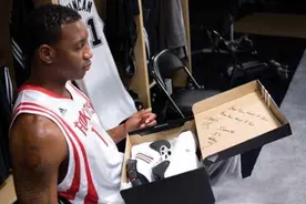 NBA巨星、球星和普通球员，他们通常一双篮球鞋能穿多久？图片