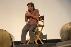 吉伦哈尔回应不洗澡传闻，坦言没想到闹这么大，满脸络腮胡仍帅气图片