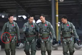 美军飞行员最强防身武器，外观就是个破盒子，展开却是把狙击枪图片