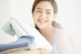 40岁男雇主，送给20岁保姆一套房子，保姆真情告白时他拒绝了图片