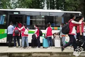 今起，襄阳公交将对途经学校公交线路增加运力图片