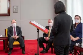 大陆军机绕台精准锁定目标！台民众很“淡定”，哪些人怕得要死？图片