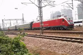 杭州至银川K1806次列车 在艮山门动车所和K1105次精彩会车！视频封面