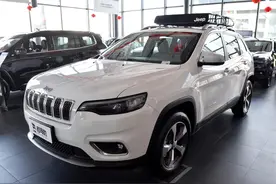 高性能，空间大，越野家用两不误，带你看Jeep自由光图片