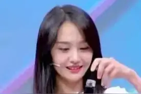 郑爽半夜发文，以前喝1580的水，如今喝自来水，卫生巾也舍不得用图片