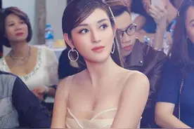 越南第一美女Nguyen，曲线有型，高颜值，出席活动的装扮堪称一绝图片