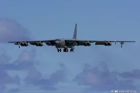 伊朗将军警告：像击落全球鹰一样，发射导弹摧毁美军轰炸机和航母图片