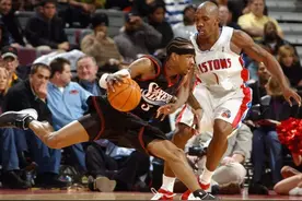 NBA最快的球员：艾弗森都追不上他，榜首靠速度拿吉尼斯世界纪录图片