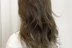 棕青色染发药水调配方式，用简单的方法，染一个流行发色图片