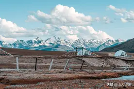 红原俄么塘花海不看花，爬上山坡会看到啥？风景这边也好图片