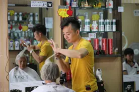 福建夫妻开理发店，一年赚了180万，听说理发不要钱，真的假的？图片