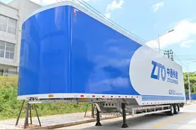 按轴收费带动两轴挂车风潮,一年真能省十万吗?探秘铝合金两轴挂车图片