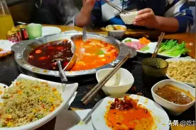 火锅最近火了，晒朋友圈6桌火锅宴，能认全第5桌的人绝对是吃货图片