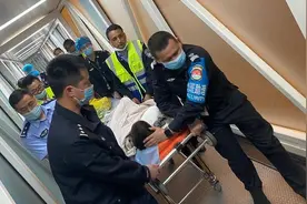 黄金8小时成功救治！新疆断臂男孩救助救治团队受表彰图片