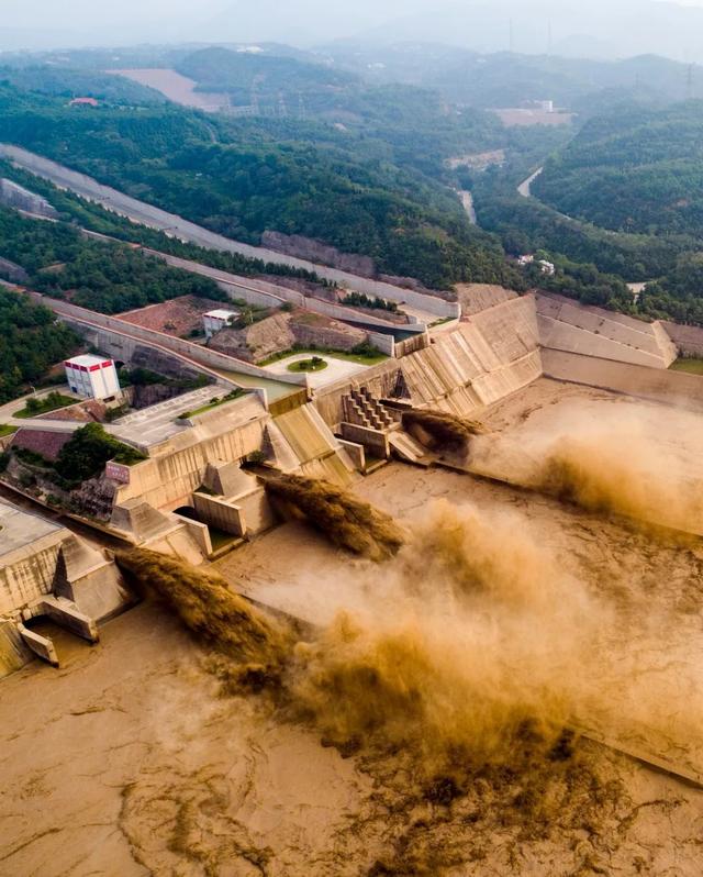 黄河的发源地到底在哪里？不是峡谷、瀑布，三个源头都在青海腹地