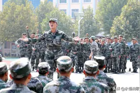 军校毕业的士官和连队培养的士官，看似一样，实则有4个明显区别图片